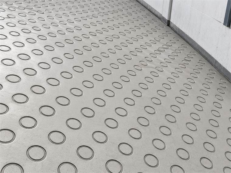 O-ring tactile floor detailing